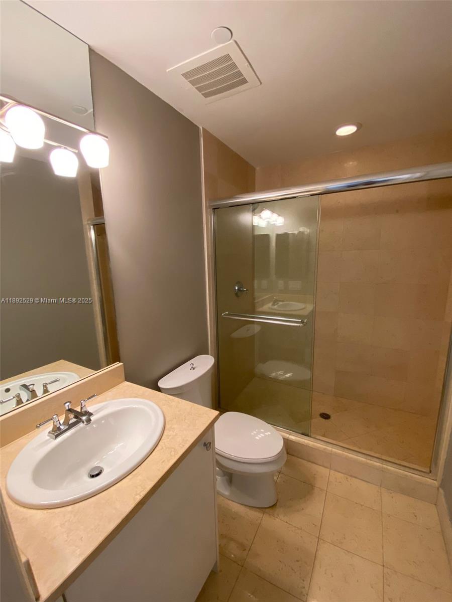 TURNBERRY VLG NO TOWER CO - Residential