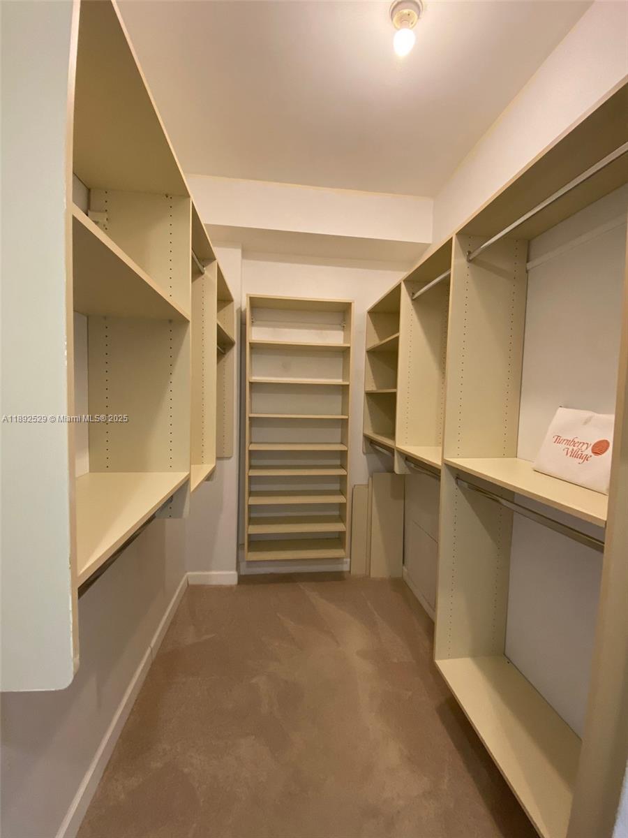 TURNBERRY VLG NO TOWER CO - Residential
