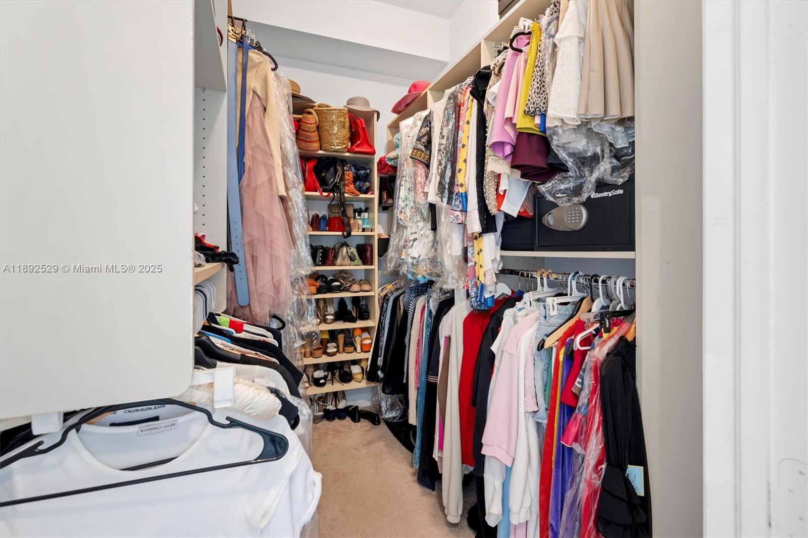 TURNBERRY VLG NO TOWER CO - Residential