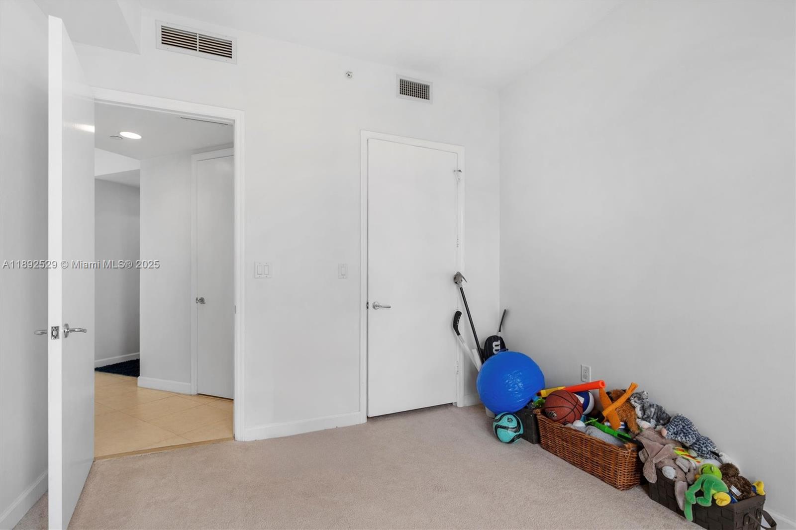 TURNBERRY VLG NO TOWER CO - Residential