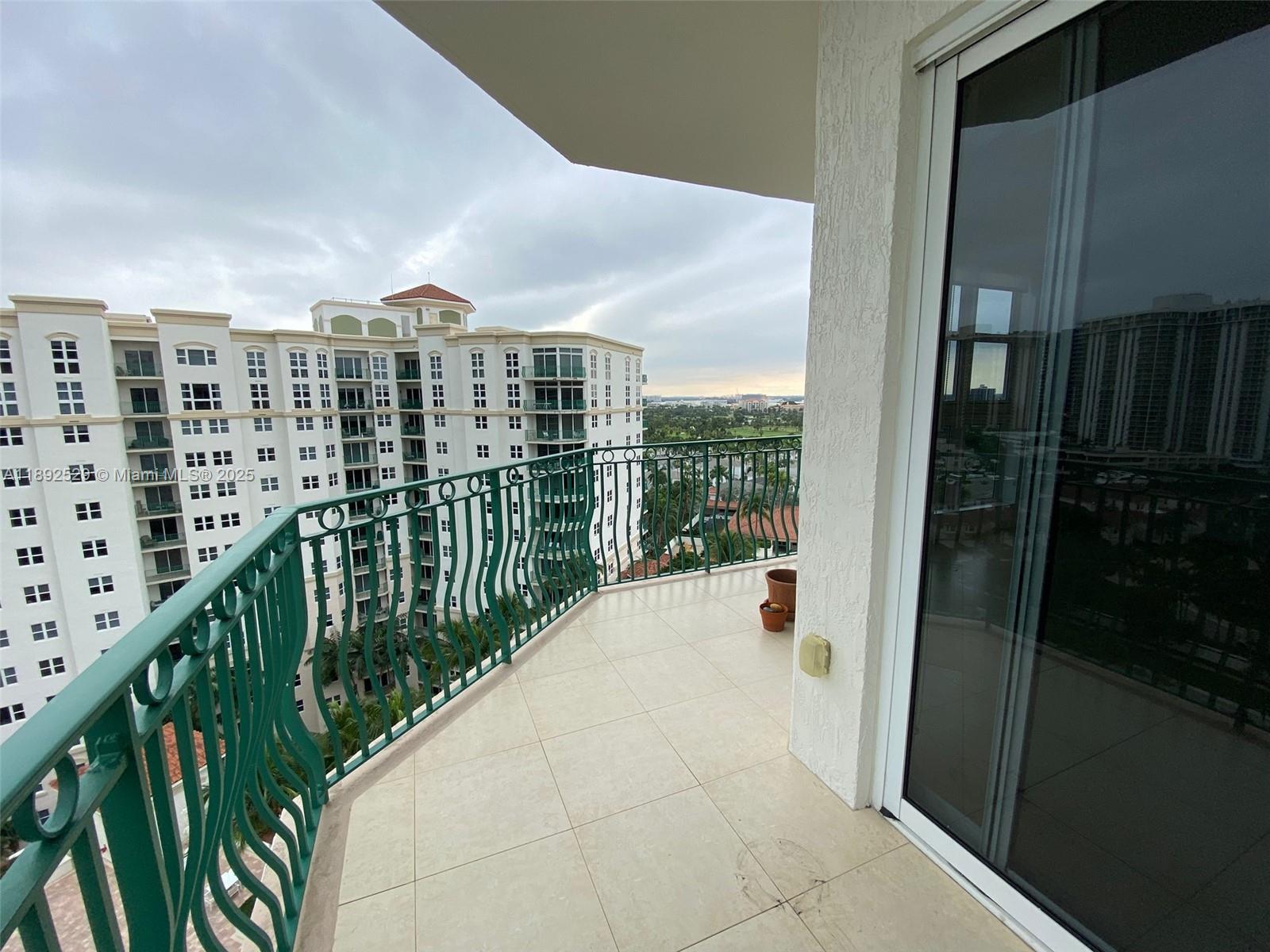 TURNBERRY VLG NO TOWER CO - Residential