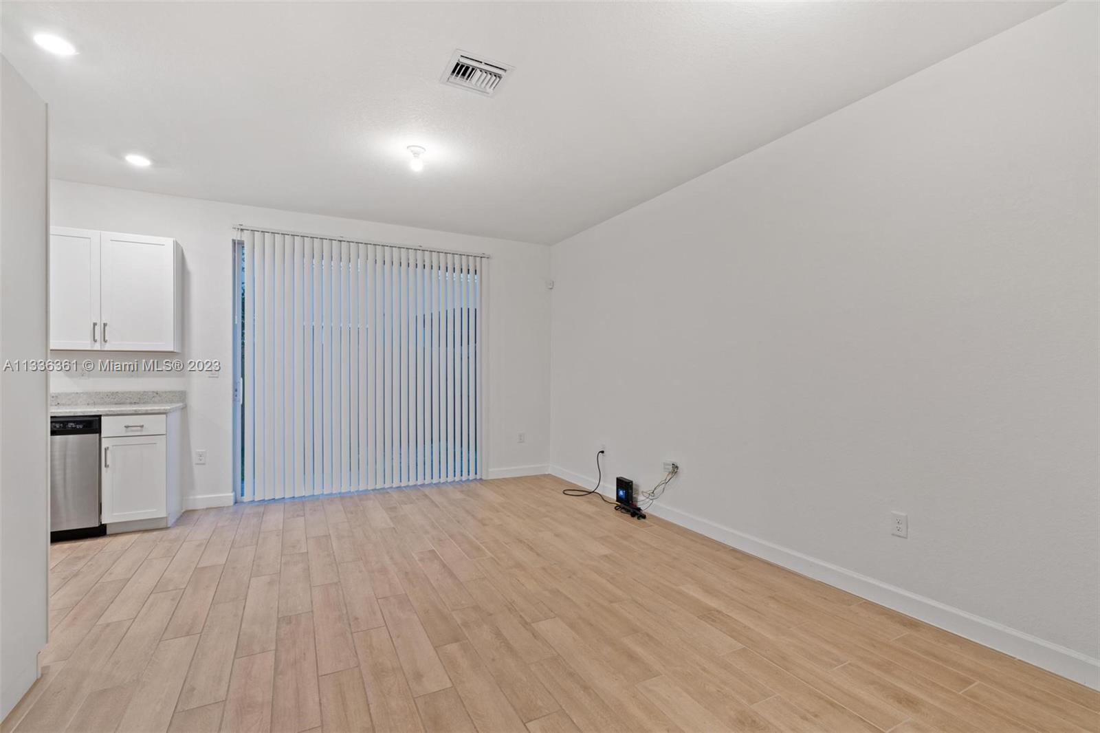 TOWNS AT SEASCAPE - Residential Lease