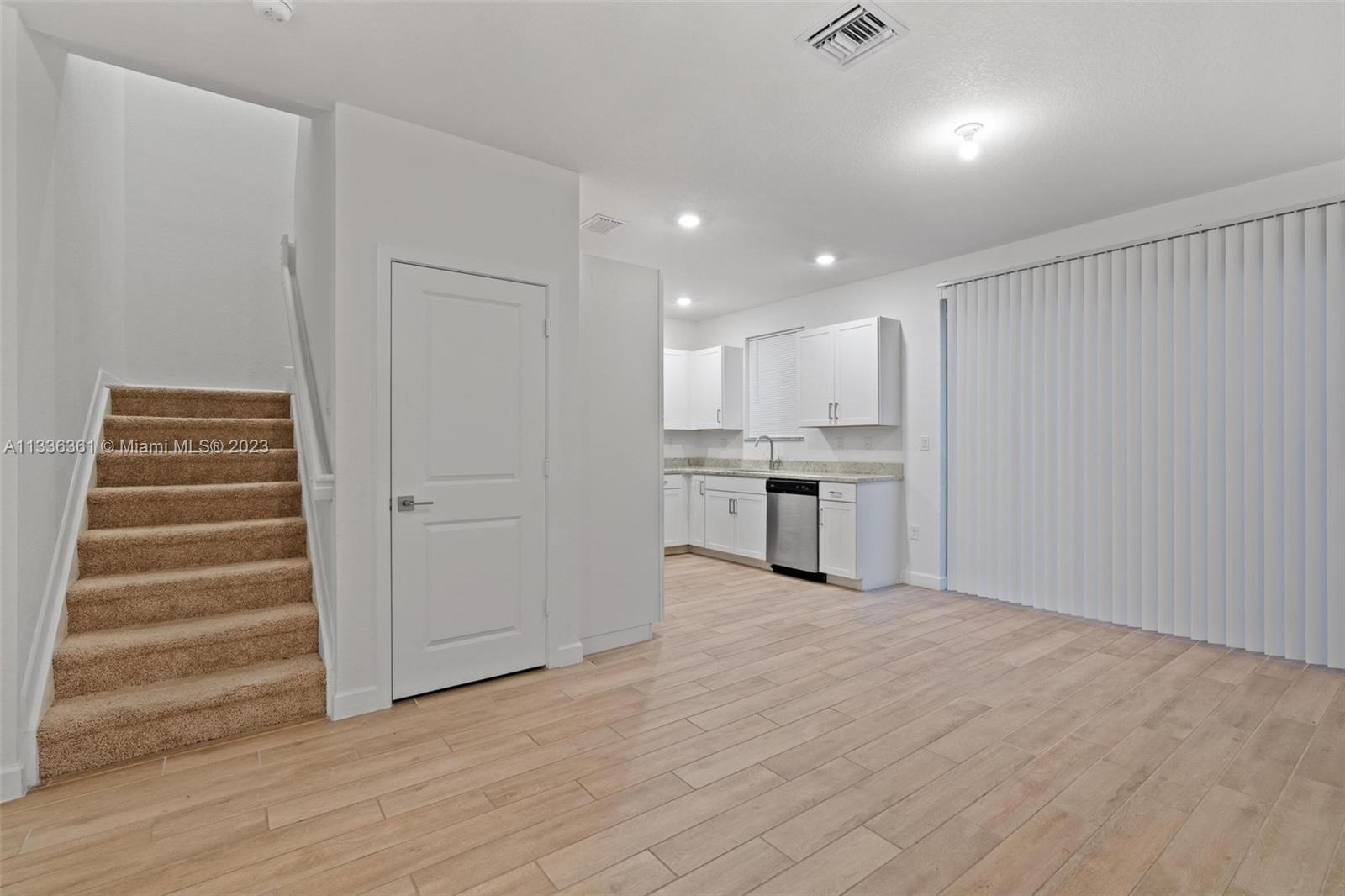 TOWNS AT SEASCAPE - Residential Lease