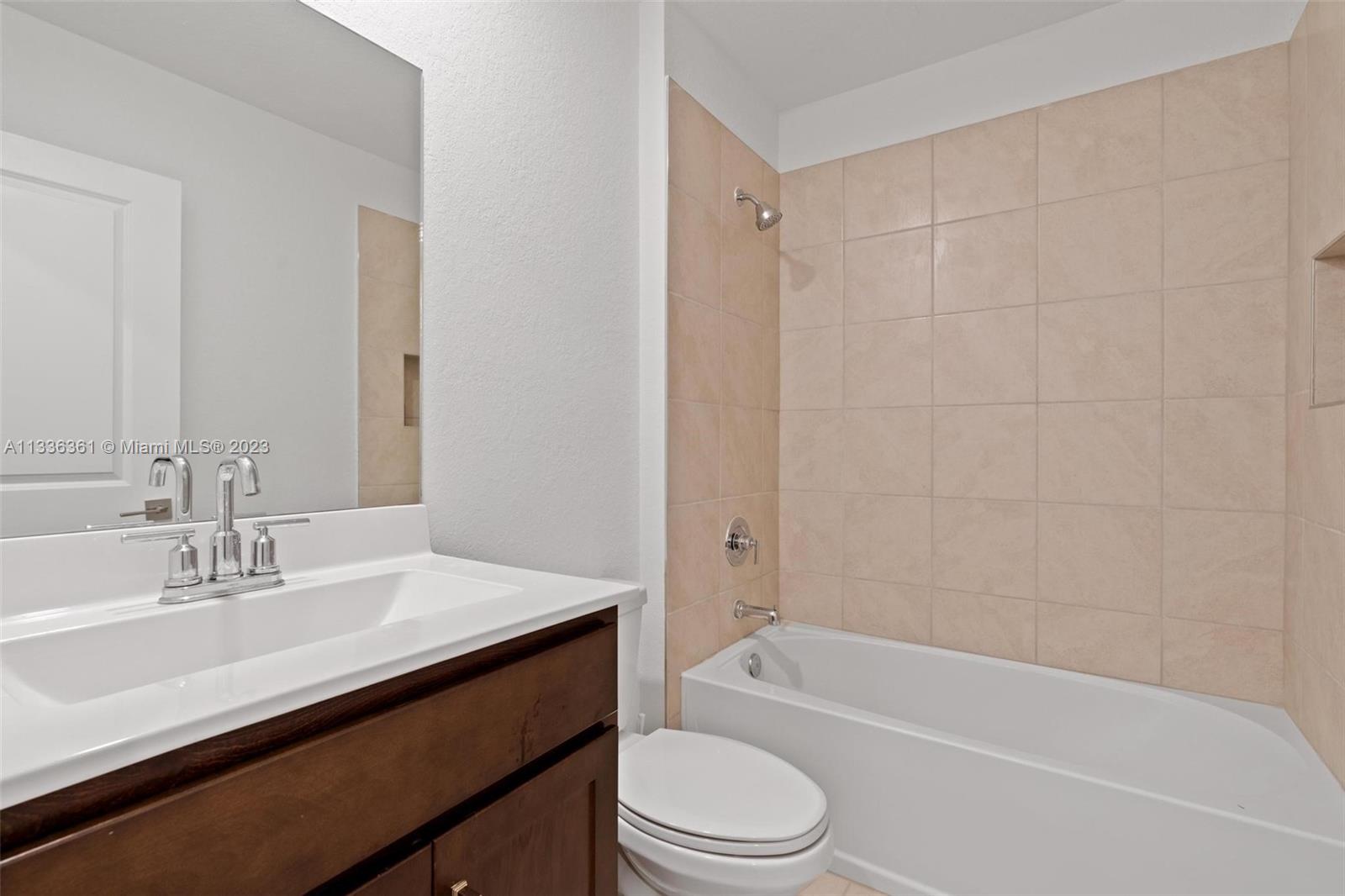 TOWNS AT SEASCAPE - Residential Lease