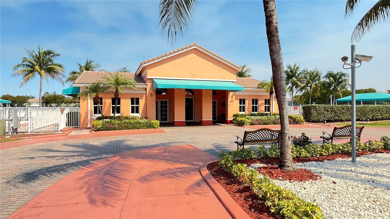 SHOMA TOWNHOMES AT KEYSCO - Residential