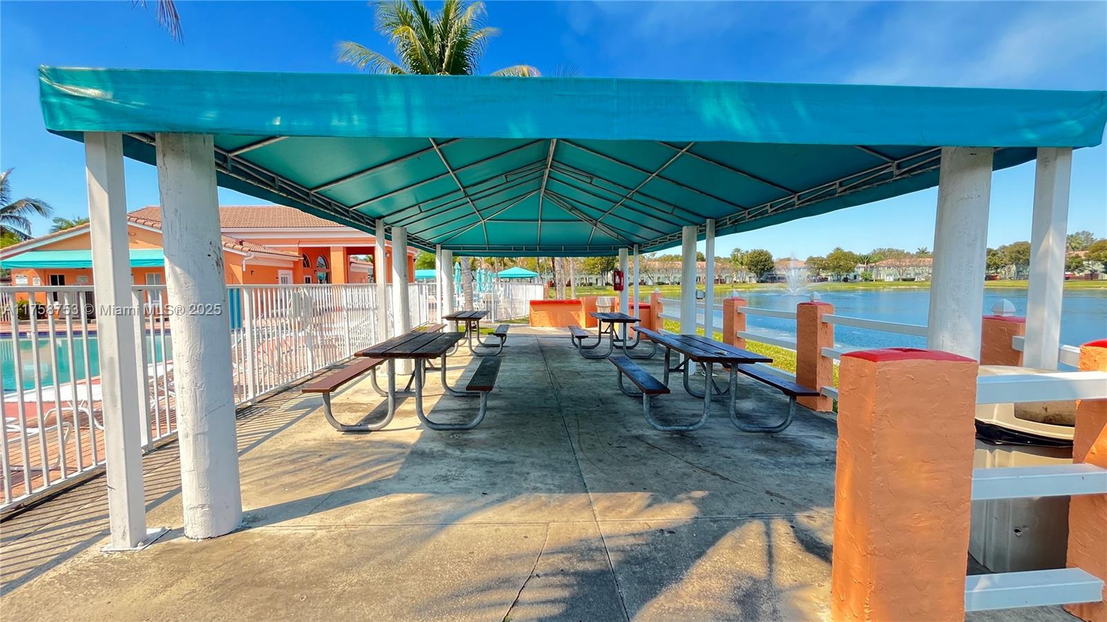 SHOMA TOWNHOMES AT KEYSCO - Residential