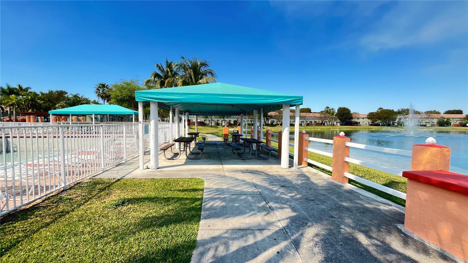 SHOMA TOWNHOMES AT KEYSCO - Residential