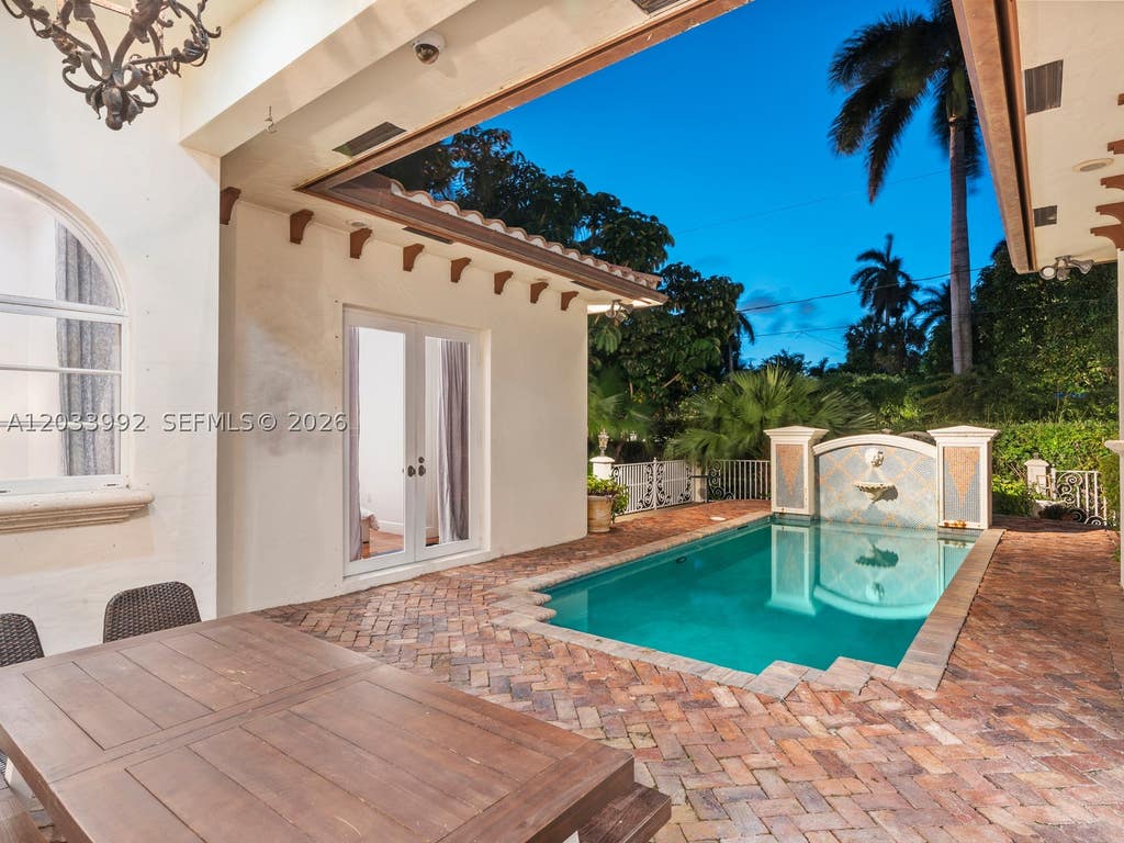 Photo of 1223 Jackson St, Hollywood, FL 33019 (MLS # A12033992)