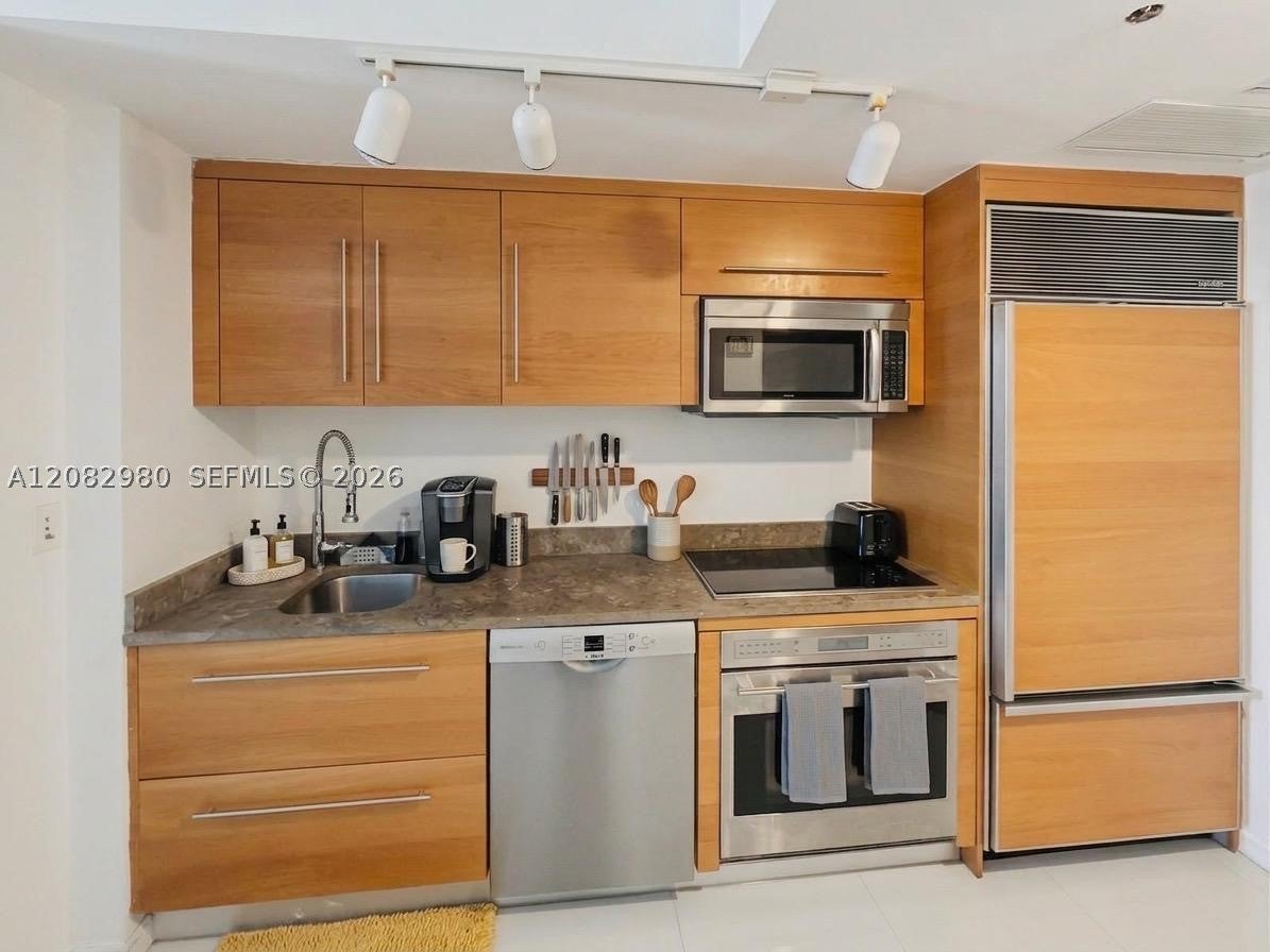 475 Brickell Ave 4610