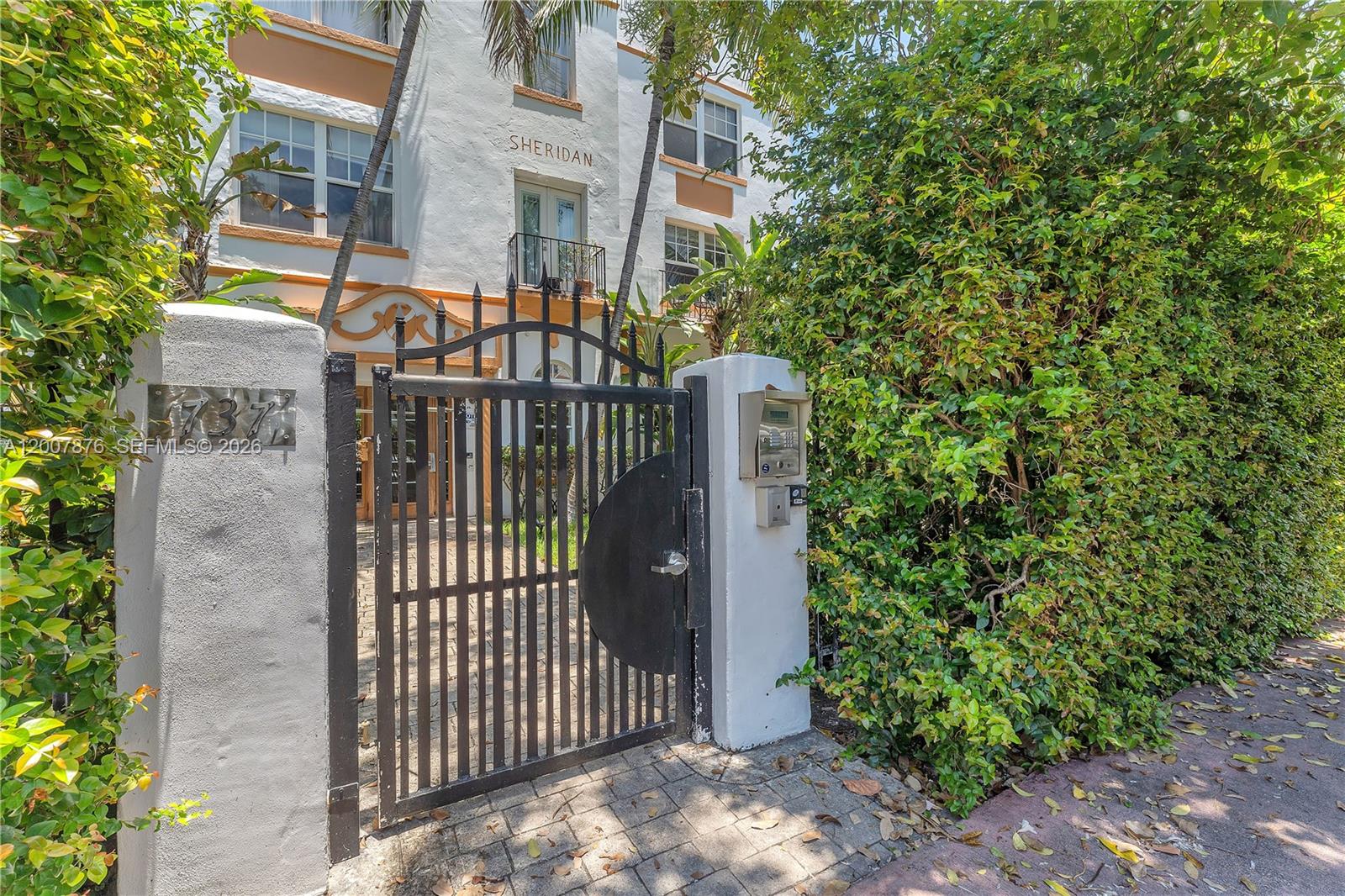 737 Jefferson Ave 305