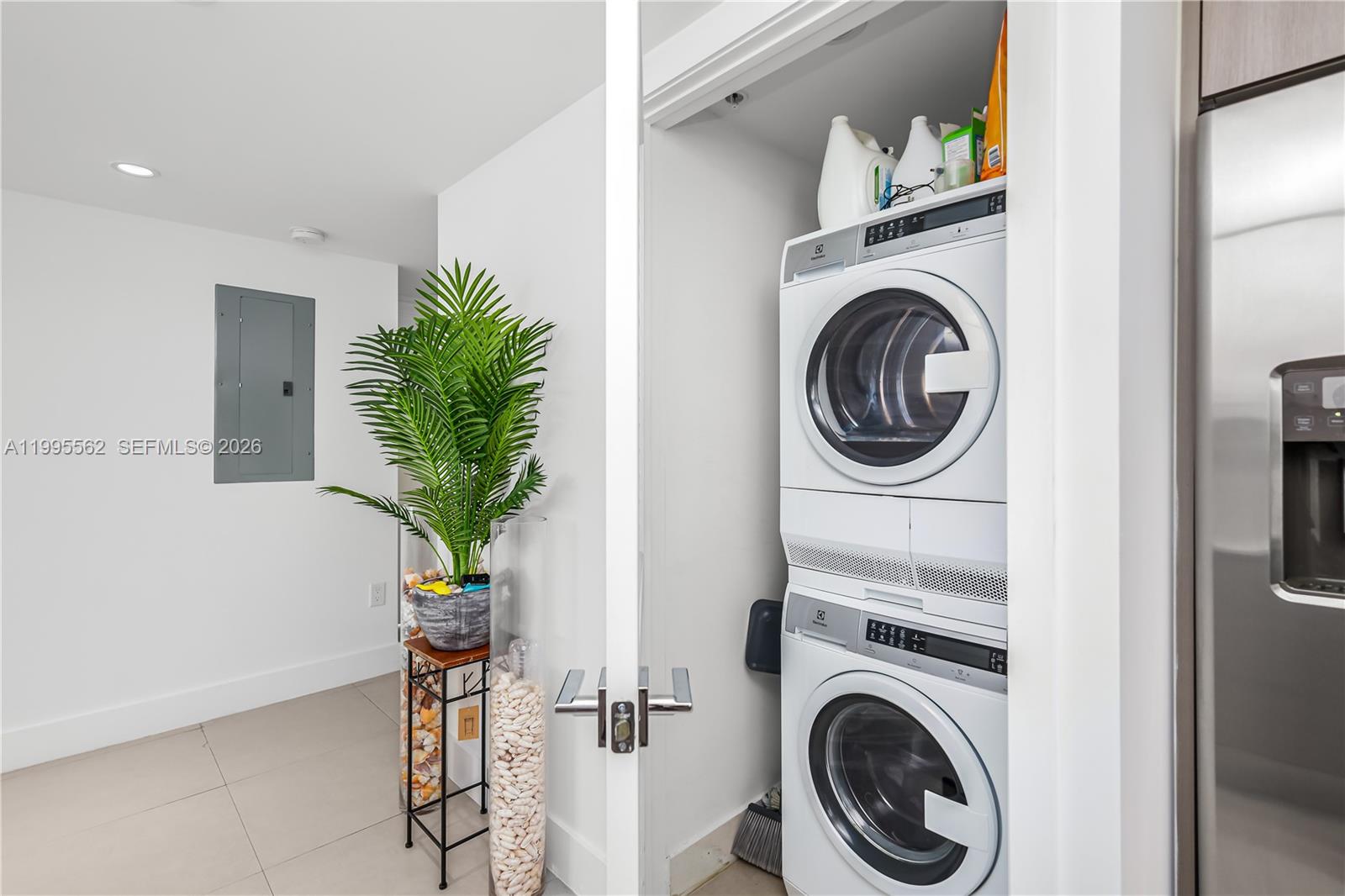 THE PALMS CONDO - Residential Lease