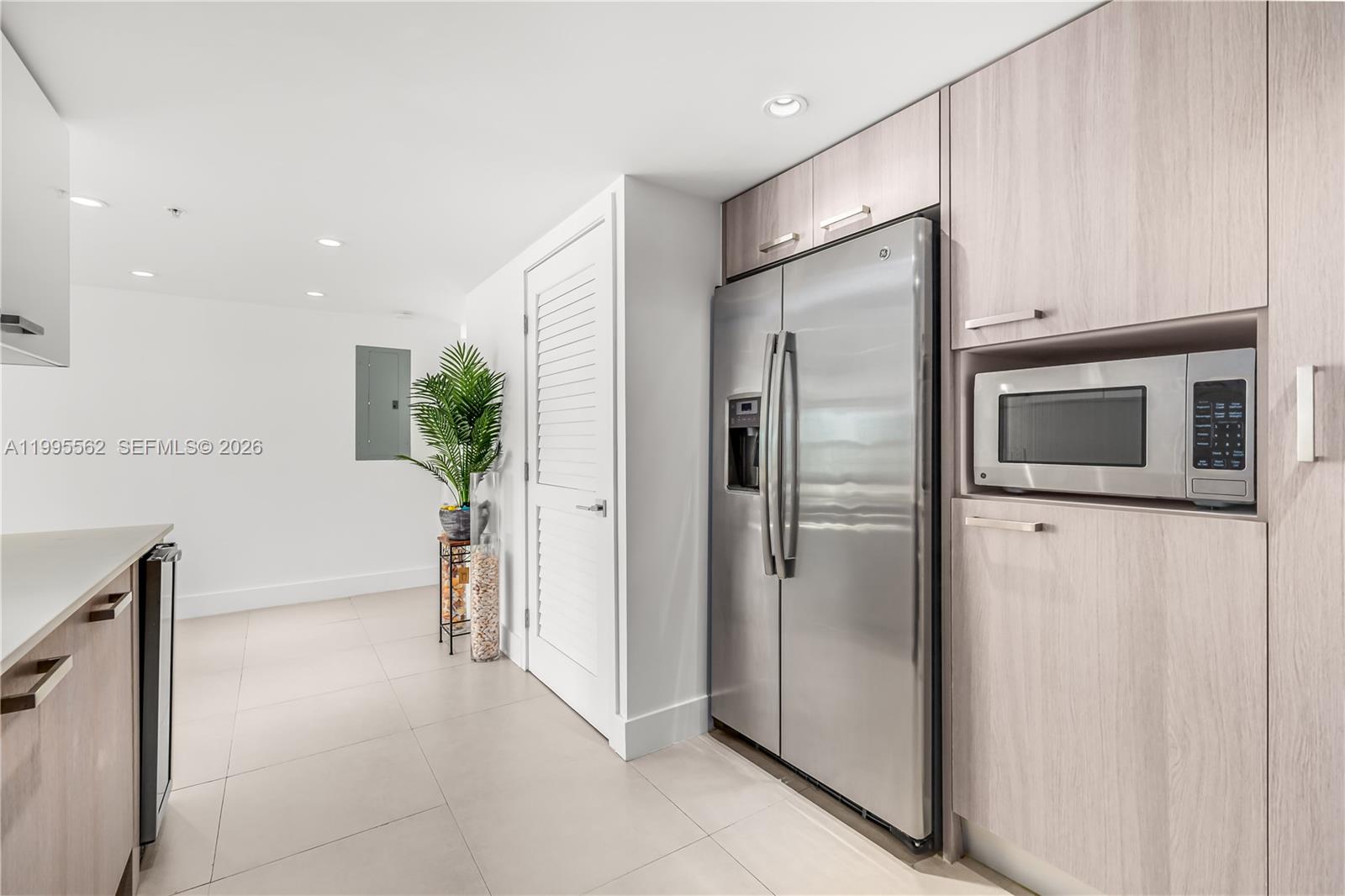 THE PALMS CONDO - Residential Lease