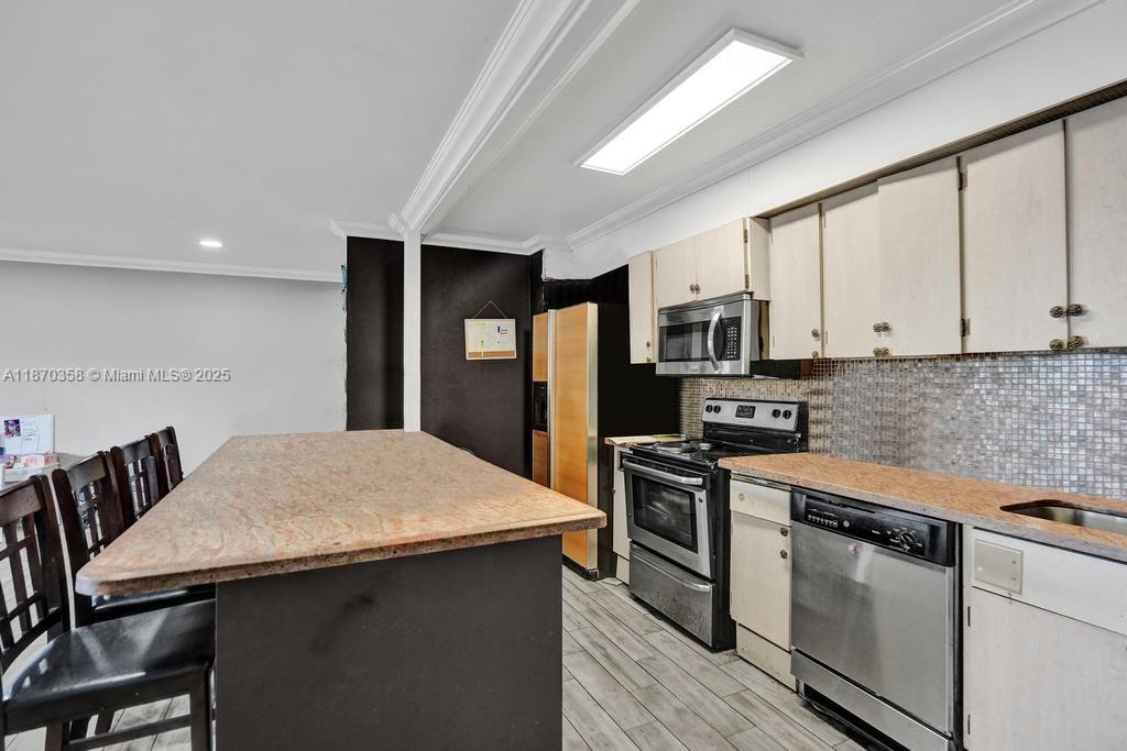 LAKEVIEW CONDOMINIUMS - Residential