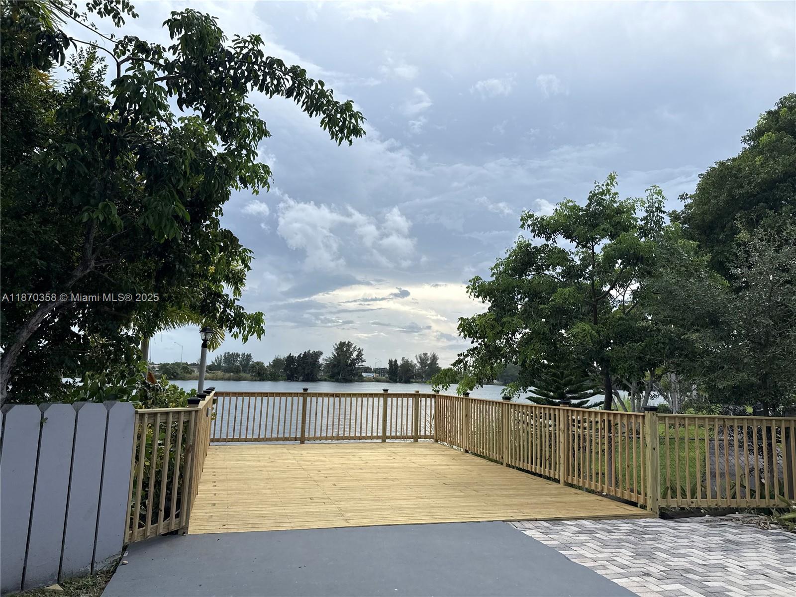 LAKEVIEW CONDOMINIUMS - Residential