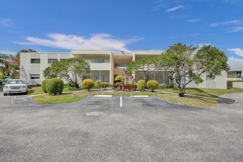 900 Crystal Lake Dr 2B Deerfield Beach FL 33064