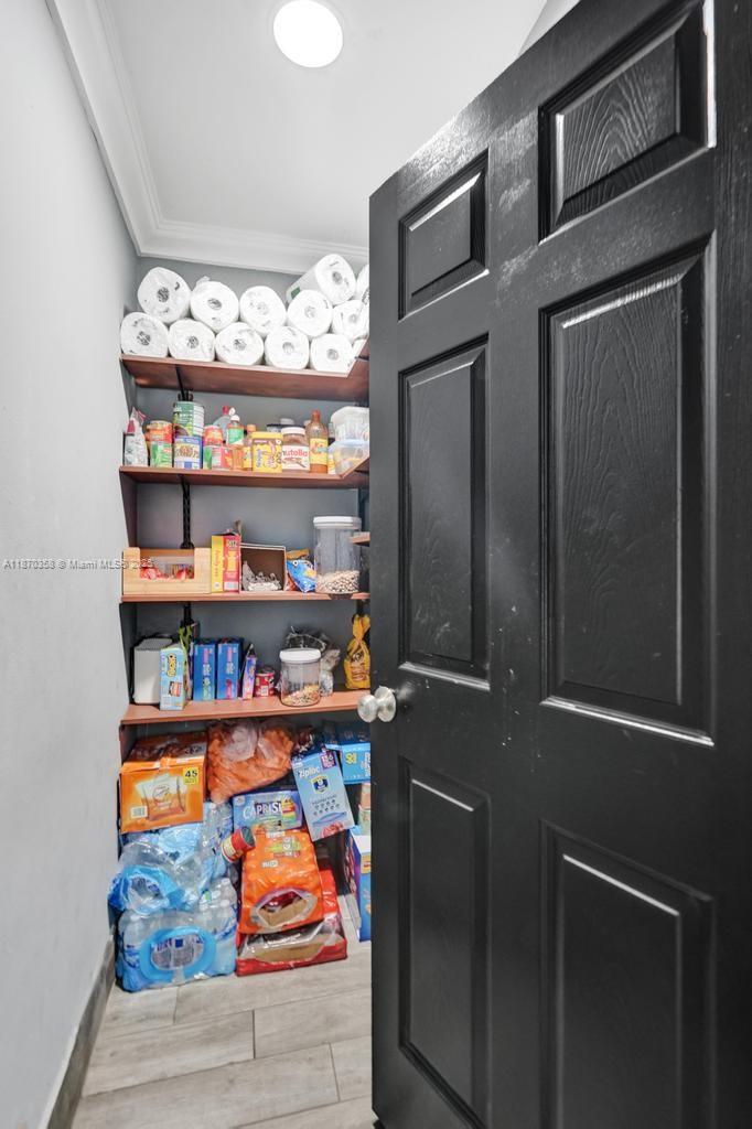 LAKEVIEW CONDOMINIUMS - Residential