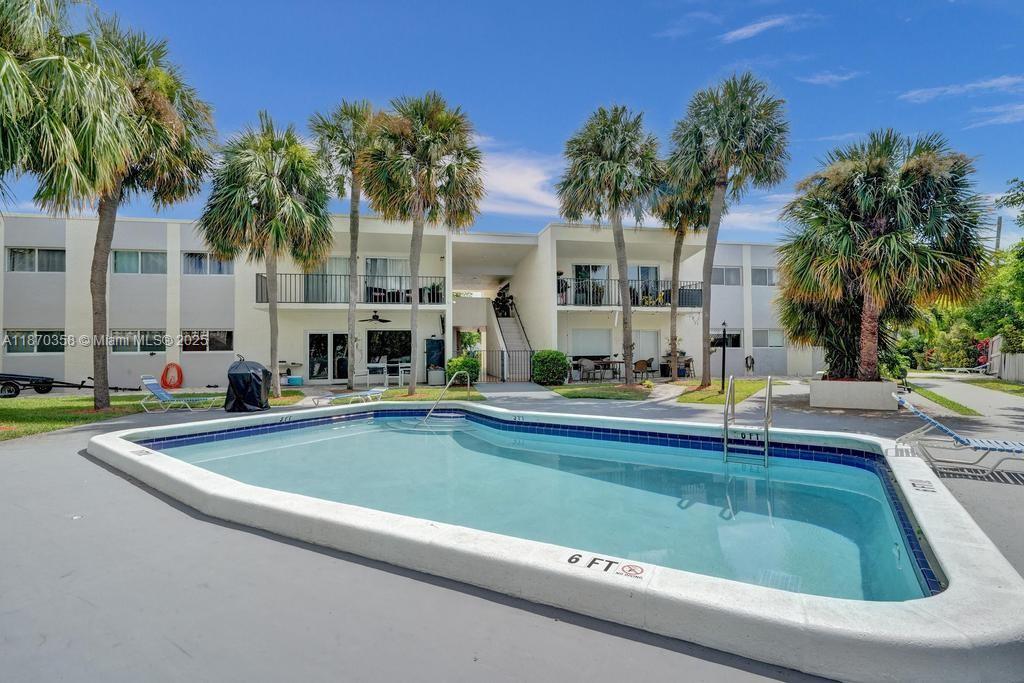 LAKEVIEW CONDOMINIUMS - Residential