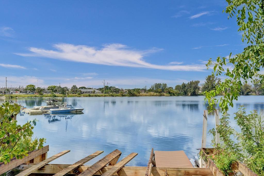 LAKEVIEW CONDOMINIUMS - Residential