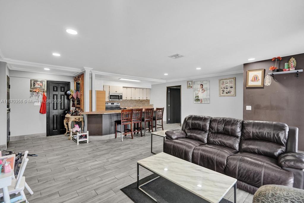900 Crystal Lake Dr 2B