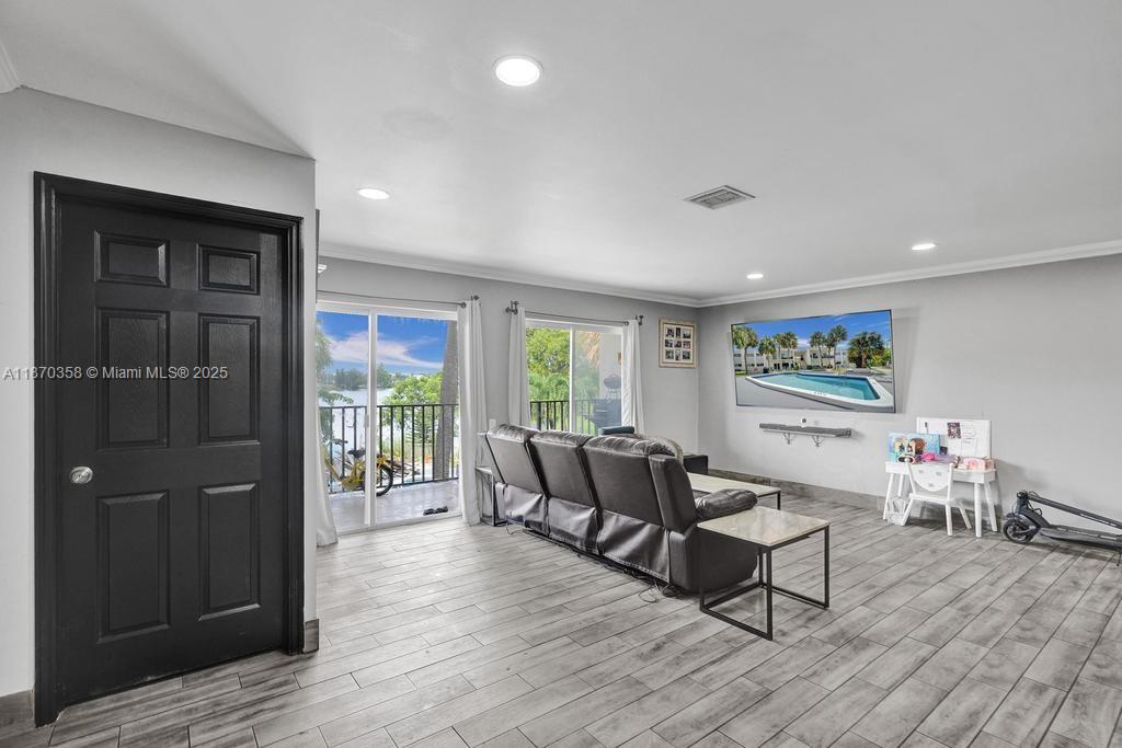 LAKEVIEW CONDOMINIUMS - Residential