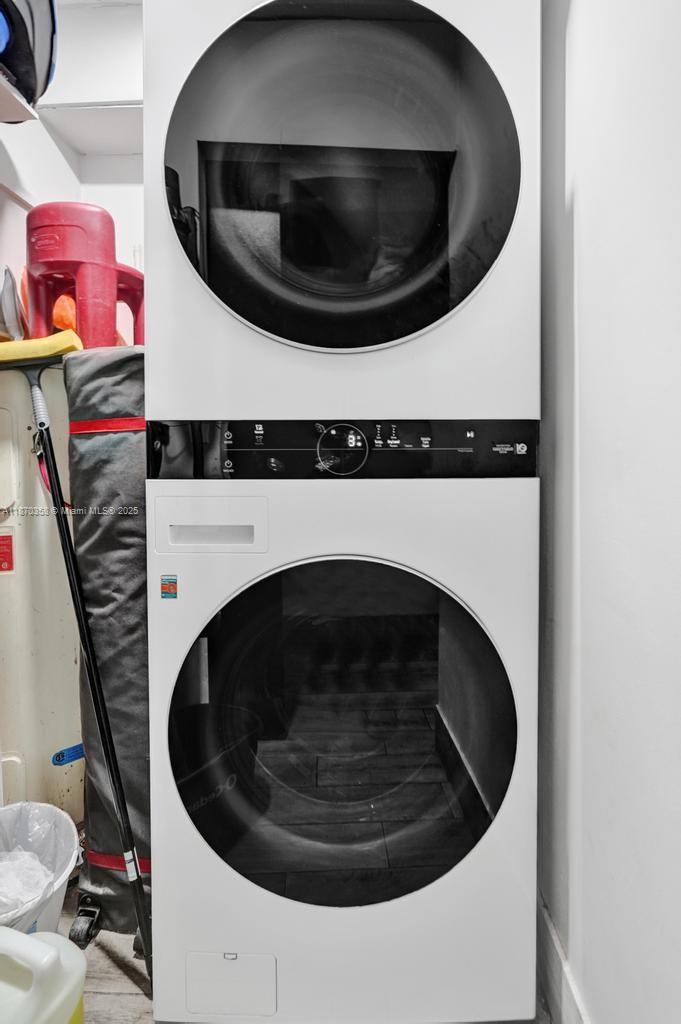 LAKEVIEW CONDOMINIUMS - Residential