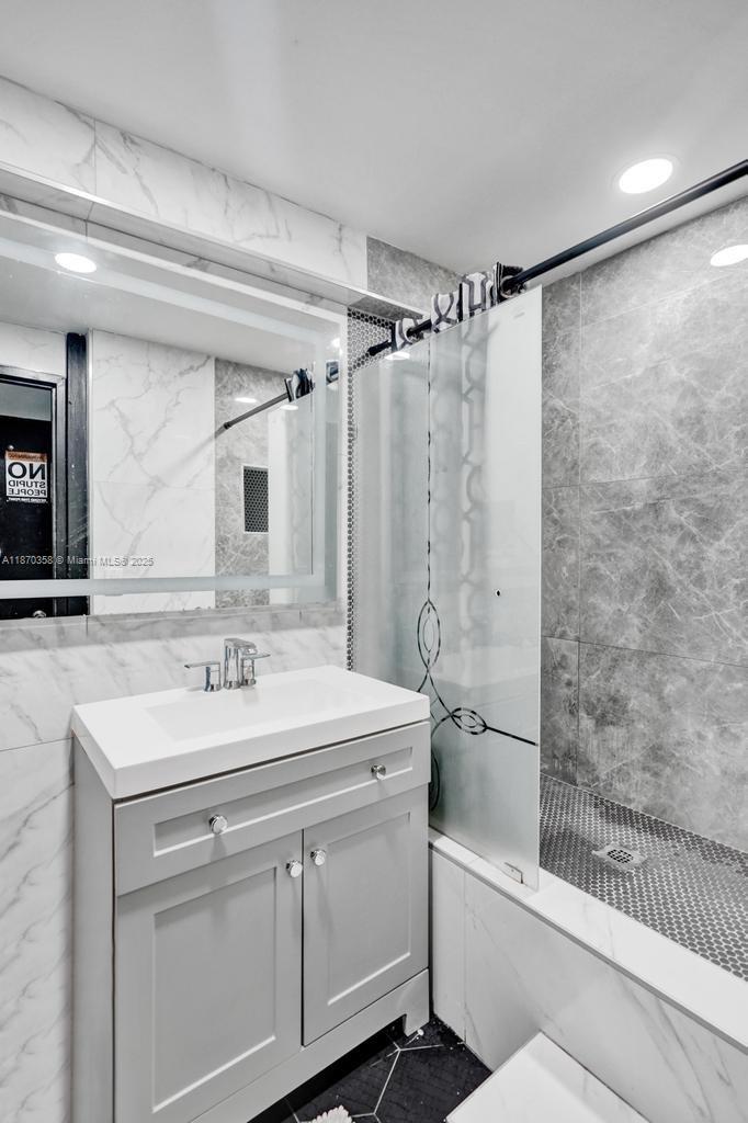 LAKEVIEW CONDOMINIUMS - Residential