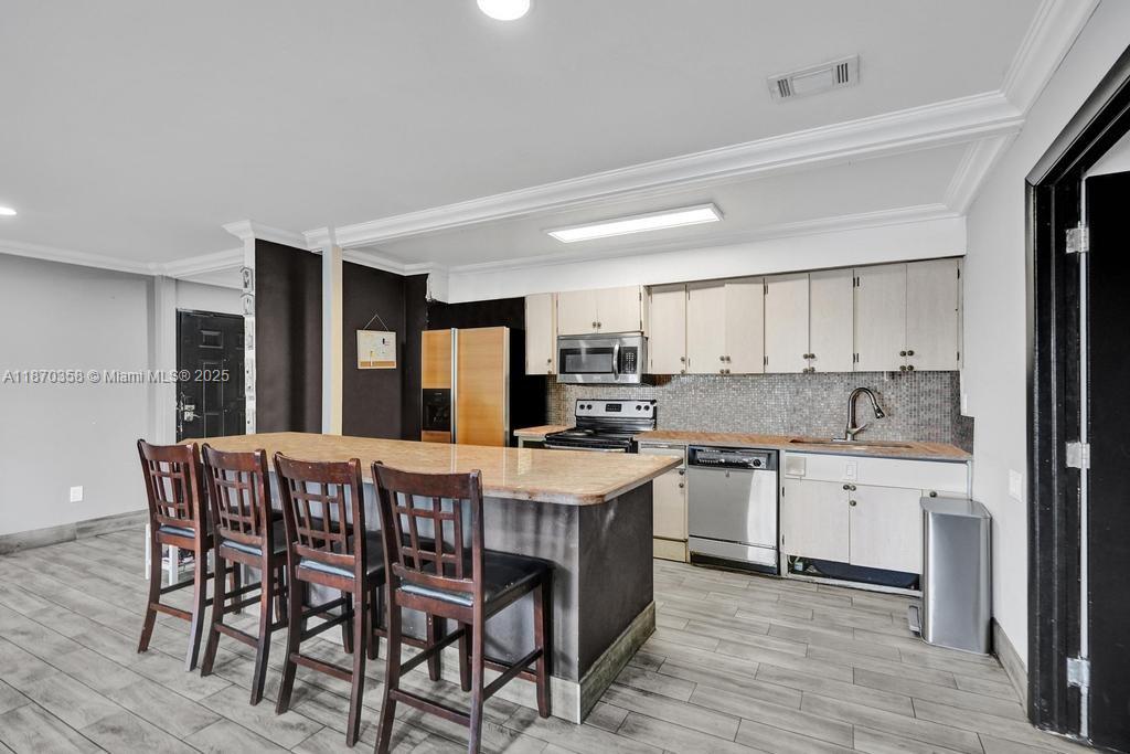 LAKEVIEW CONDOMINIUMS - Residential