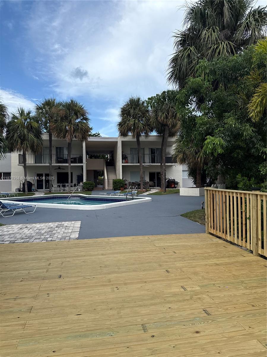 LAKEVIEW CONDOMINIUMS - Residential