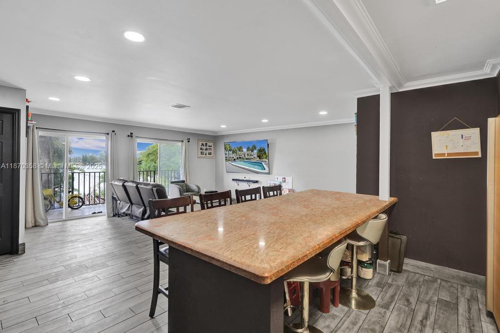 LAKEVIEW CONDOMINIUMS - Residential