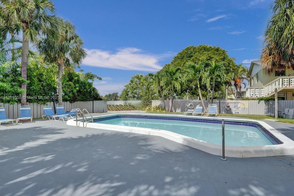 LAKEVIEW CONDOMINIUMS - Residential