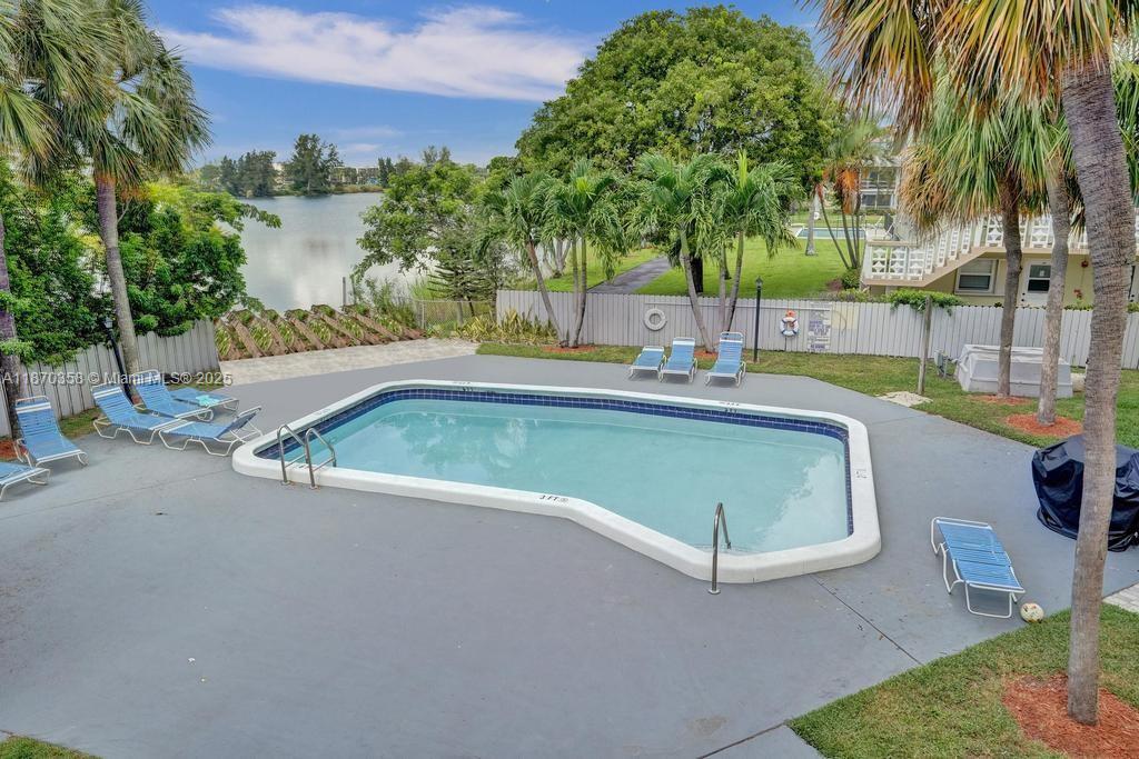 LAKEVIEW CONDOMINIUMS - Residential