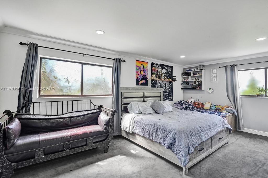 LAKEVIEW CONDOMINIUMS - Residential