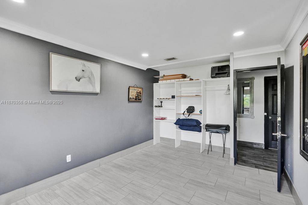 LAKEVIEW CONDOMINIUMS - Residential