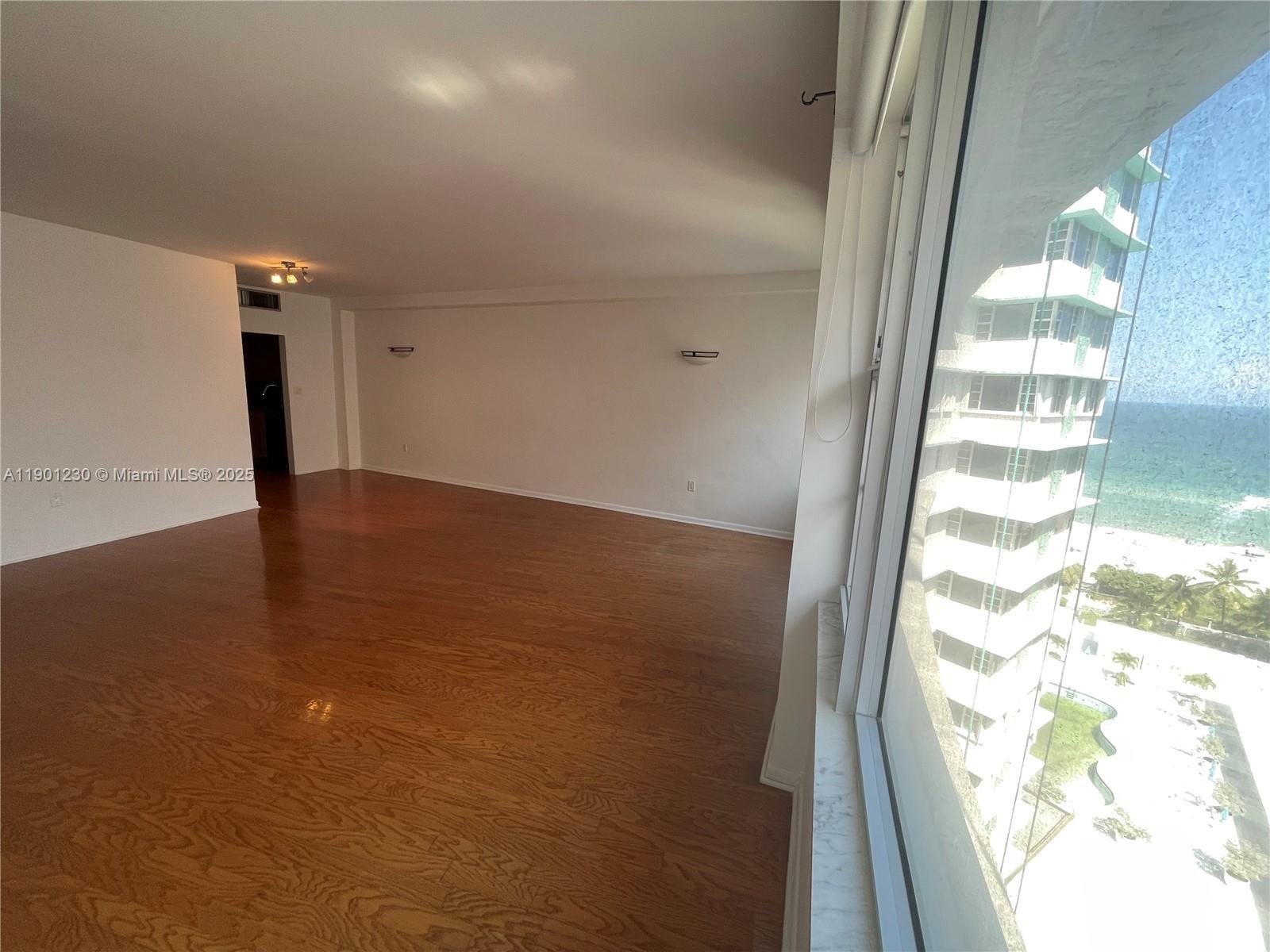 5255 Collins Ave 11B