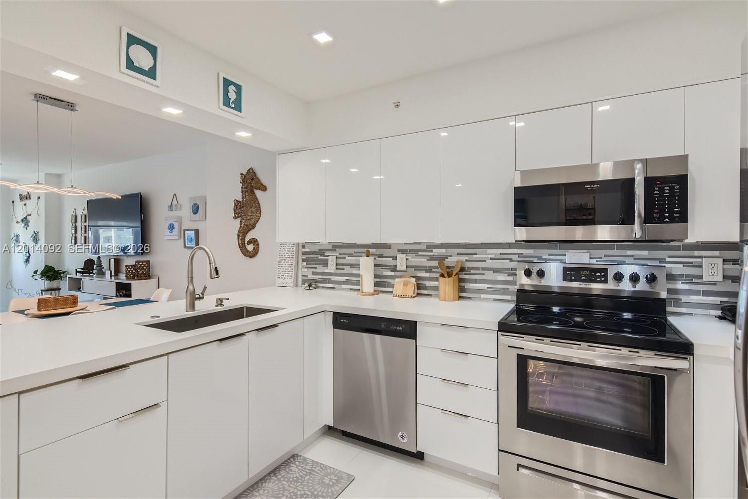 WAVE CONDO - Residential Lease