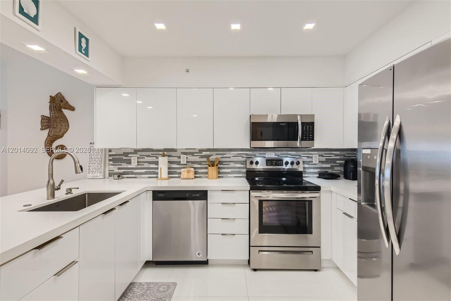 WAVE CONDO - Residential Lease