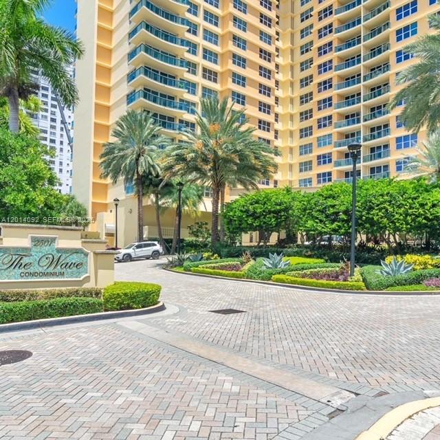 WAVE CONDO - Residential Lease