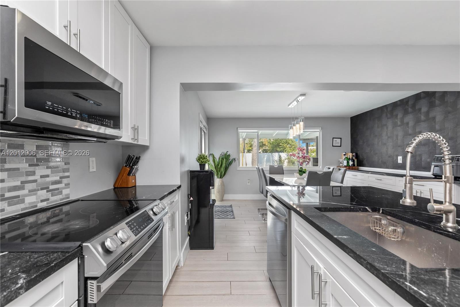 CORAL MANOR 2ND ADD - Residential Lease