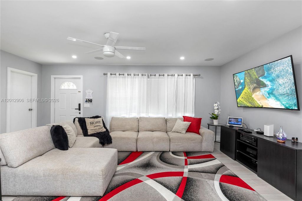 Photo of 1183 SE 1st Ter, Deerfield Beach, FL 33441 (MLS # A12012906)