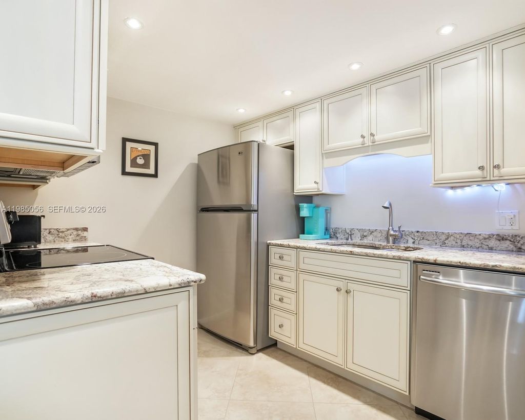 Photo of 614 Executive Center Dr #102, West Palm Beach, FL 33401 (MLS # A11985056)