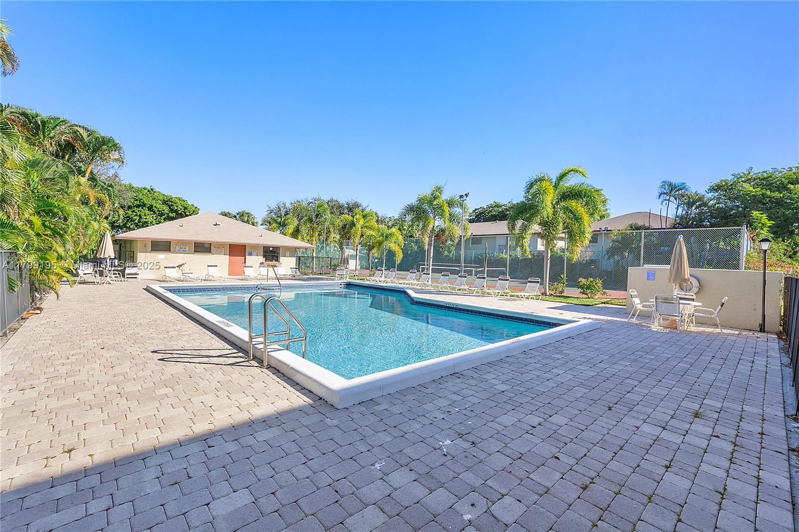 CONDOMINIUM 11 OF LIGHTHO - Residential