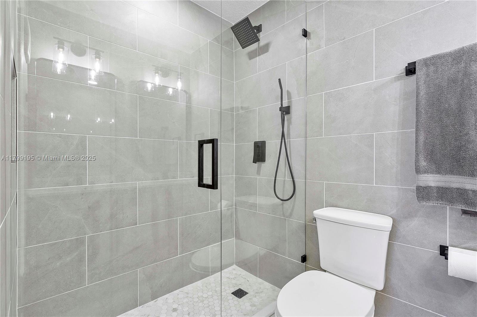 CONDOMINIUM 11 OF LIGHTHO - Residential