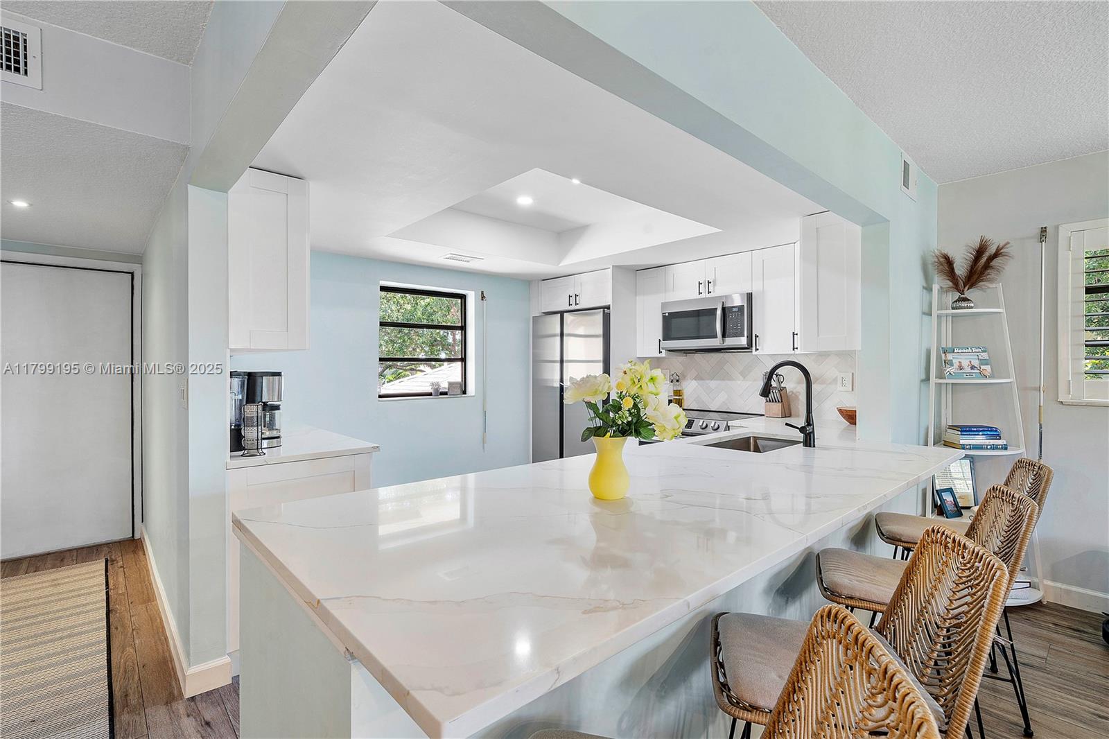CONDOMINIUM 11 OF LIGHTHO - Residential