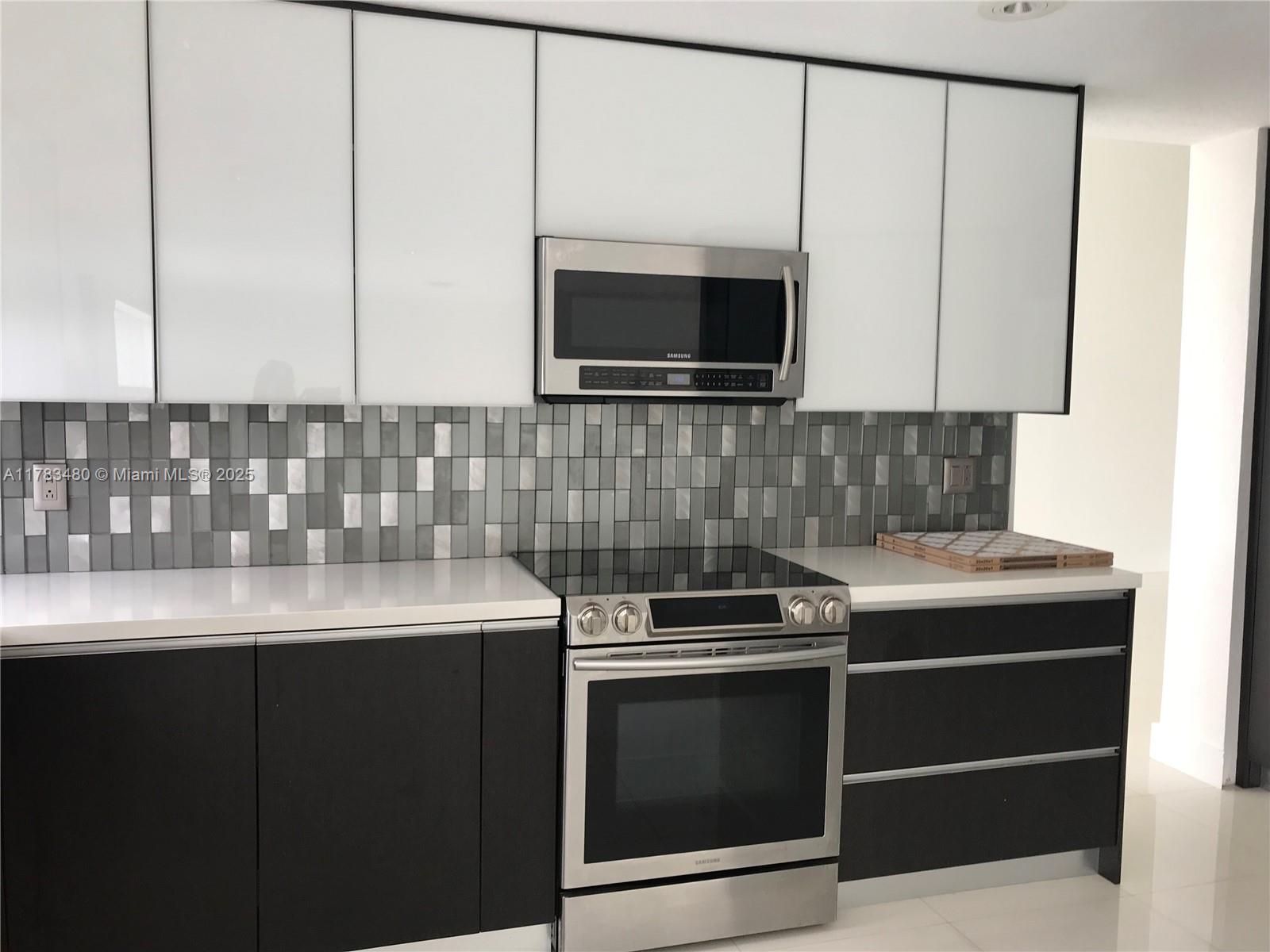 10957 NW 59th St .