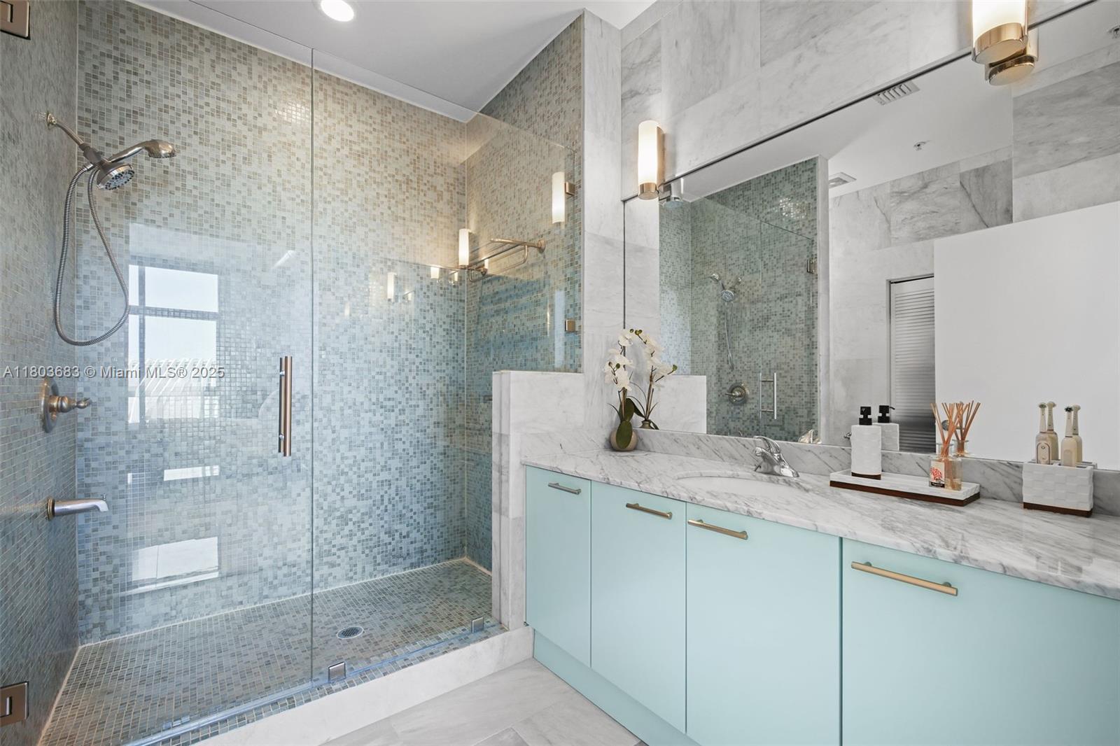 THE MERIDIAN CONDO - Residential