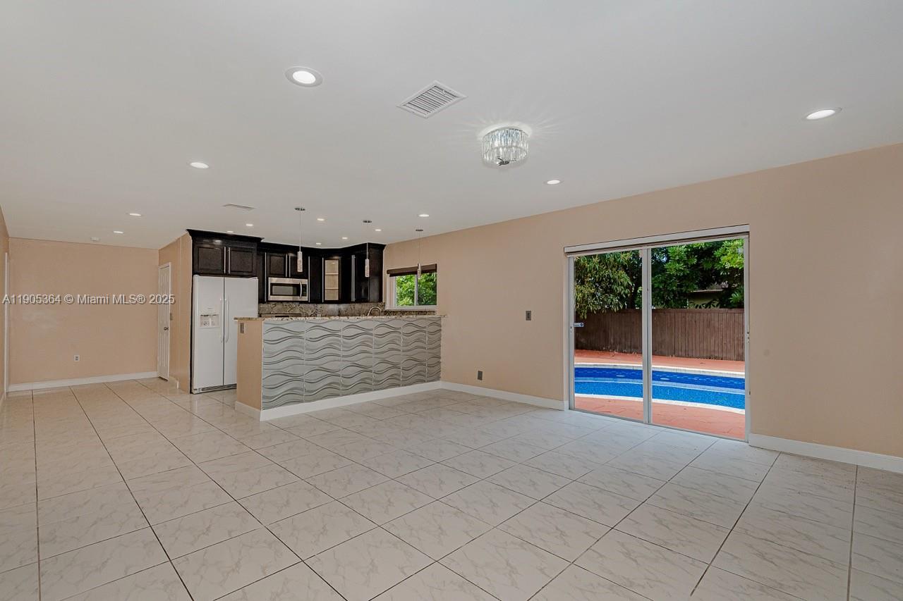 NORTH LAUDERDALE VILLAGE - Residential Lease