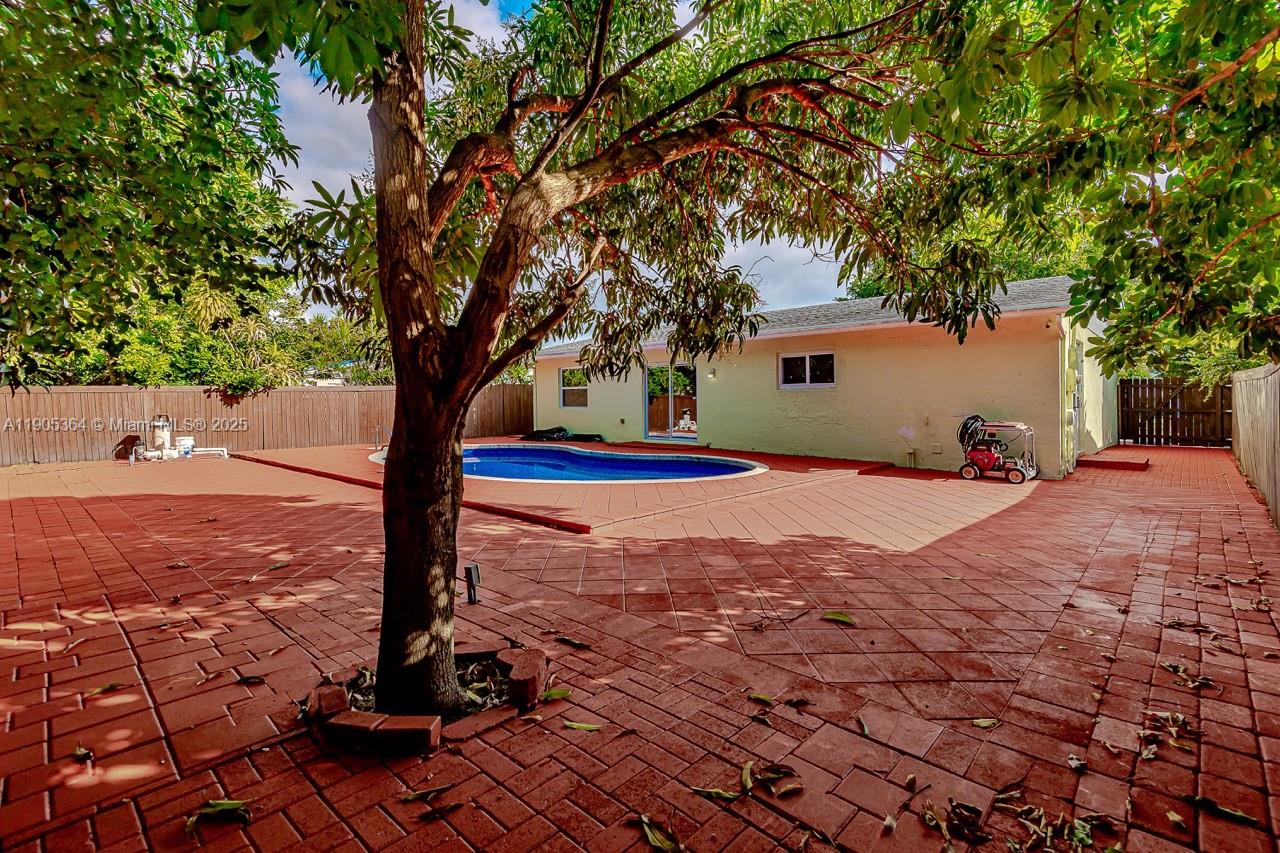 NORTH LAUDERDALE VILLAGE - Residential Lease