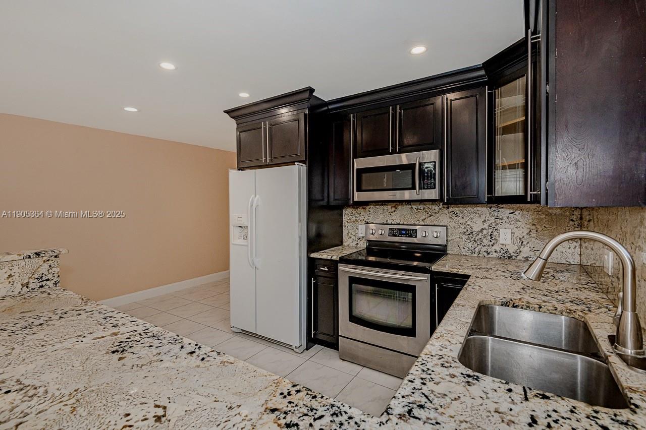 NORTH LAUDERDALE VILLAGE - Residential Lease