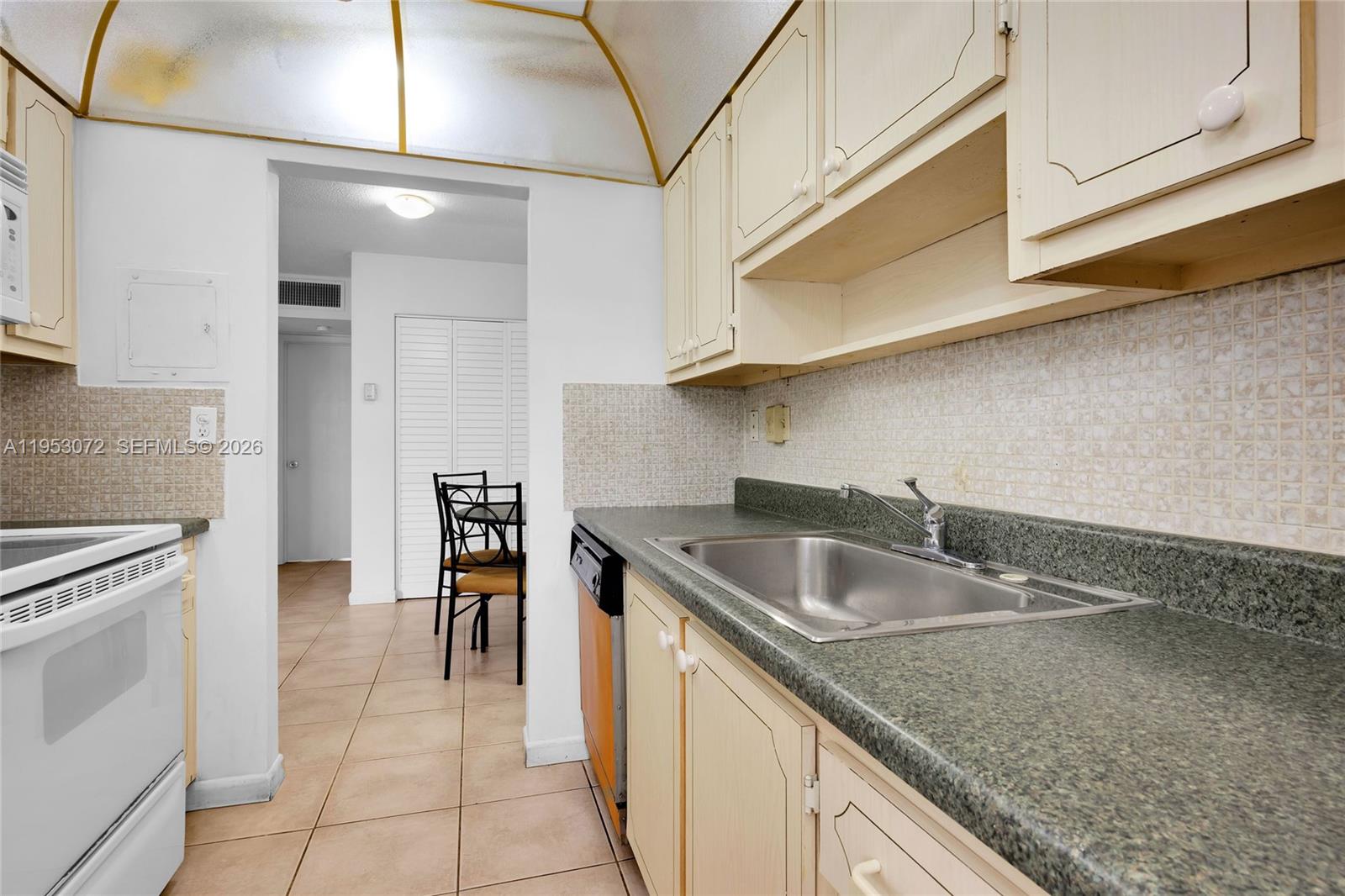 12590 CORONADO TOWERS CON - Residential