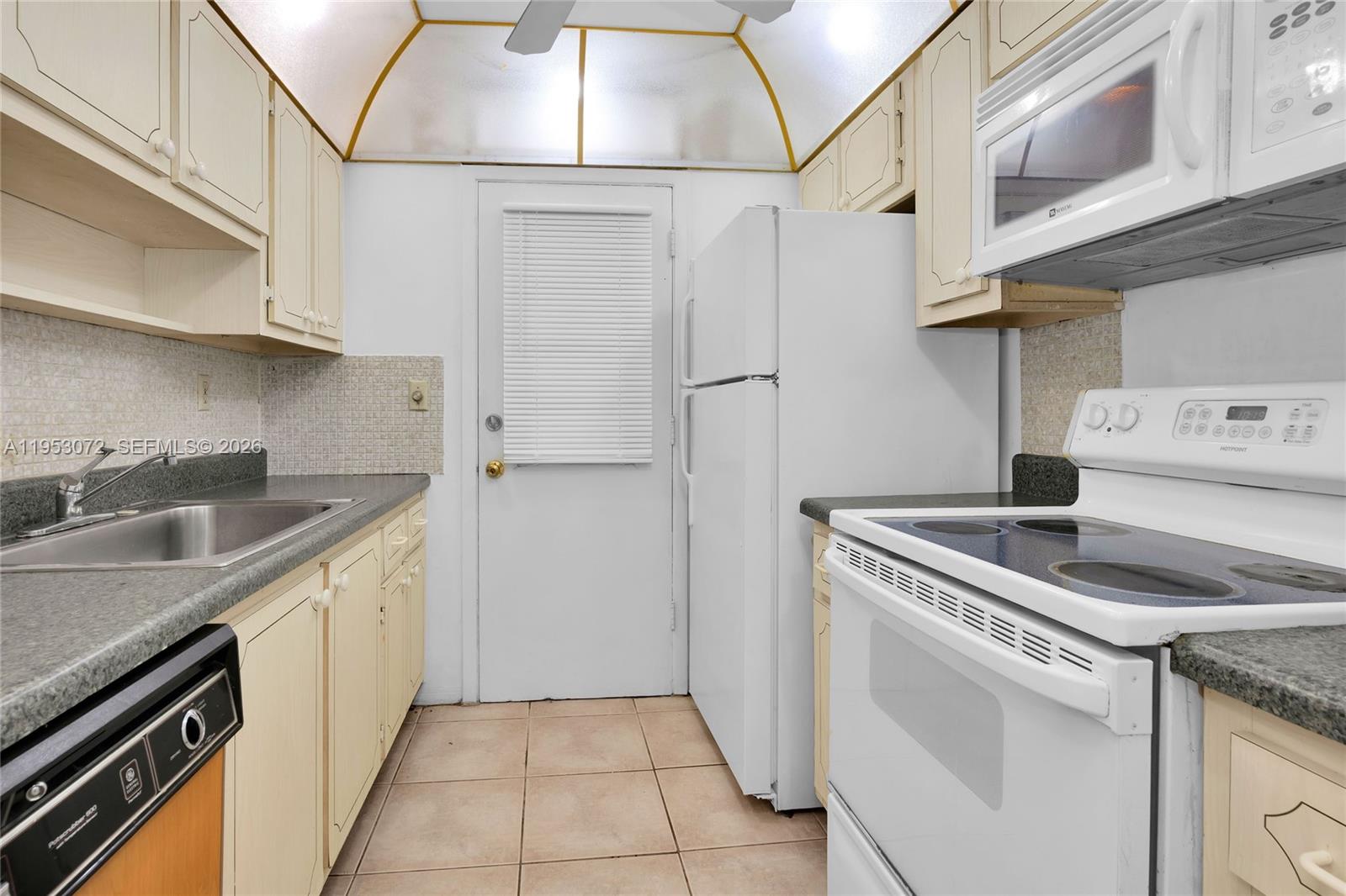 12590 CORONADO TOWERS CON - Residential